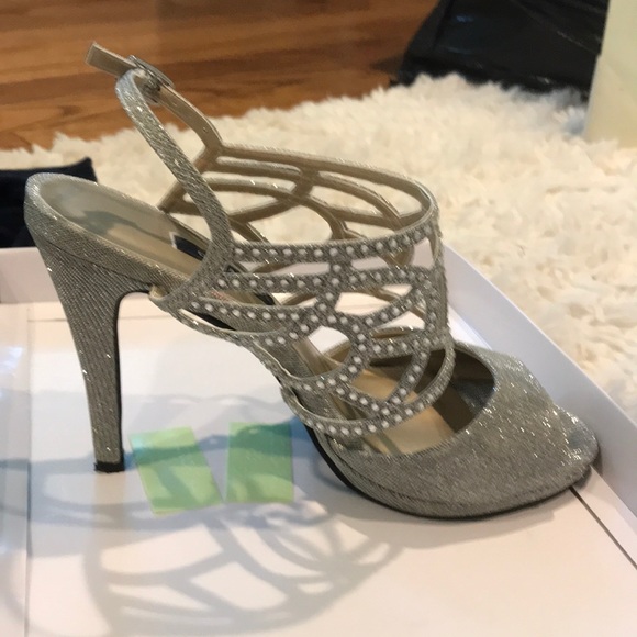 Caparros silver heels - Picture 4 of 4